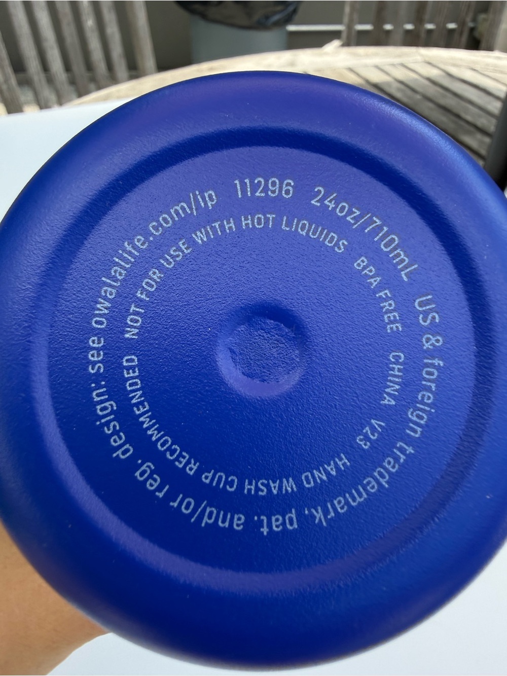 Owala 24oz Insulated Water Bottle in Blue with Teal Accent - Picture 4 of 5